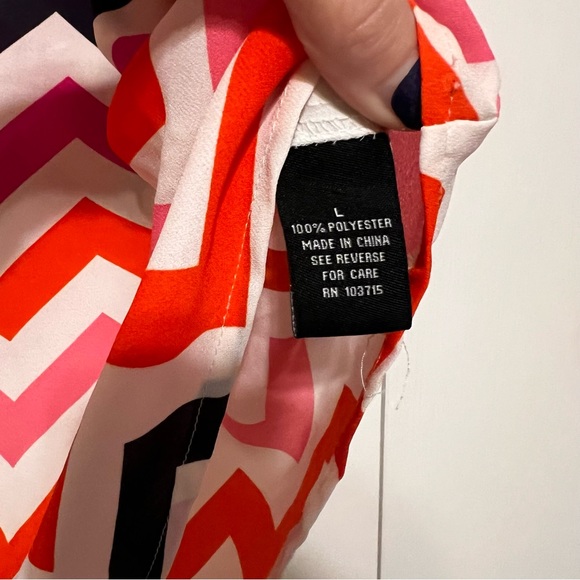 Chevron pattern sheer shirt with button detail - Picture 5 of 8